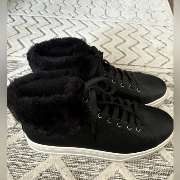 NWOT UGG KOOLABURRA SUNDELL BLACK FUZZ CHUCKA ANKLE BOOTS FAUX FUR SZ 9 - Picture 4 of 13